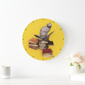 Grande Horloge Ronde British Cat sur une pile de livres (Maison)