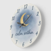 Grande Horloge Ronde Calm Within – Watercolour Moon & Stars Serenity Cl (Angle)