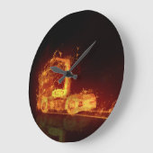 Grande Horloge Ronde Camion feu rouge dans les flammes d'incendie (Angle)