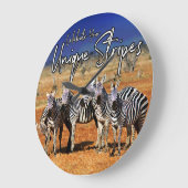 Grande Horloge Ronde "Célébrez vos rayures uniques" Zebra Art (Angle)