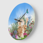 Grande Horloge Ronde Chaton gingembre jouant avec un papillon (Angle)