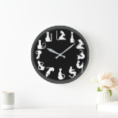 Grande Horloge Ronde CHATS BLANCS en NOIR par Slipperywindow (Maison)