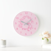Grande Horloge Ronde Chaud rose moderne Script Girl Monogramme Nom (Maison)