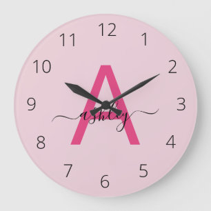 Grande Horloge Ronde Chaud rose moderne Script Girl Monogramme Nom