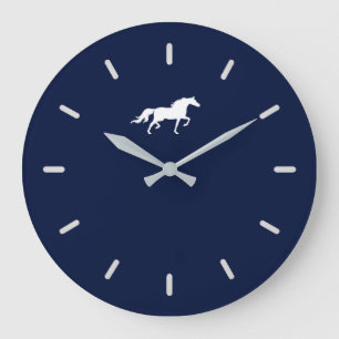 Grande Horloge Ronde Cheval blanc élégant silhouette sur fond bleu mari