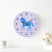 Grande Horloge Ronde Cheval d'aquarelle sur les rayures horizontales (Maison)