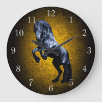 Cheval friésien, étalon noir beauté or granit