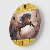 Grande Horloge Ronde Cheval frison s'élevant avec les nuages brumeux (Angle)