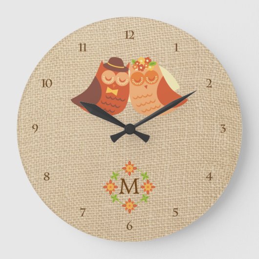 Grande Horloge Ronde Chouettes de Lovebird sur Burlap Monogramme Horlog (Recto)