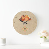 Grande Horloge Ronde Chouettes de Lovebird sur Burlap Monogramme Horlog (Maison)