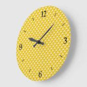 Grande Horloge Ronde Chrome jaune, look émail, grille cloutée (Angle)