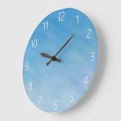 Grande Horloge Ronde Ciel Bleu Doux Et Nuages Ravissants (Angle)