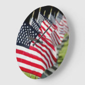 Grande Horloge Ronde Cimetière militaire historique avec drapeaux améri (Angle)