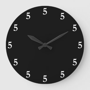 Grande Horloge Ronde Cinq heures blanches quelque part sur fond noir