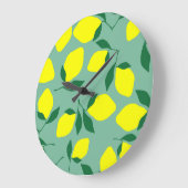 Grande Horloge Ronde Citron simple, Arrière - plan vert. (Angle)