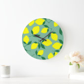 Grande Horloge Ronde Citron simple, Arrière - plan vert. (Maison)