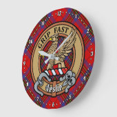 Grande Horloge Ronde Clan Leslie Crest sur Red Tartan (Angle)