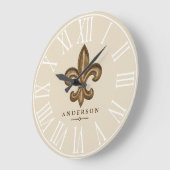 Grande Horloge Ronde Classy Gold Fleur de Lis & Taupe | Personalized (Angle)