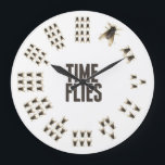 Grande Horloge Ronde Clock de Time Flies<br><div class="desc">Nous avons tous les temps pleins d'anything...  so yeah,  bien représentés here...  :P xD</div>