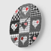 Grande Horloge Ronde Coeurs Noir Blanc Patchwork Sans Couleur. (Angle)