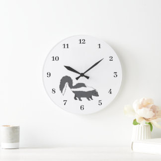 Grande Horloge Ronde Conception de bébé mouffette grise mignonne