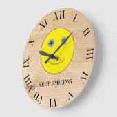 Grande Horloge Ronde Continuez à sourire (Angle)