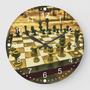 Grande Horloge Ronde Cool Chess Board with Nuts and Bolts