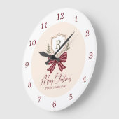 Grande Horloge Ronde Couronne de Noël personnalisée rustique avec monog (Angle)