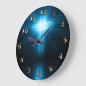 Grande Horloge Ronde Croix chrétienne en lumière bleue (Angle)