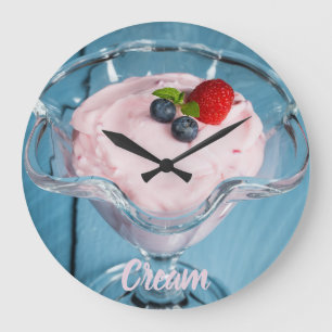 Grande Horloge Ronde Dessert de crème de framboise avec menthe et fruit
