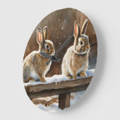 Grande Horloge Ronde Deux mignons lapins de lapin sur un banc à neige (Angle)