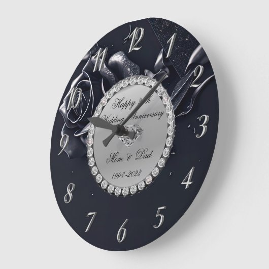 Grande Horloge Ronde Diamants Argent Rose Noire 25e Anniversaire (Angle)