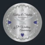 Grande Horloge Ronde Diamants d'épinette bleue 65e anniversaire de Mari<br><div class="desc">Une élégance opulente encadre ce 65e anniversaire mariage dans un design diamant à coquilles Saint-Jacques unique avec diamant central en goutte d'eau avec des accents d'épine bleue en forme de coeur (look bleu saphir) et des éclats d'un dégradé argenté. Veuillez noter que tous les embellissements sont imprimés et ne sont...</div>