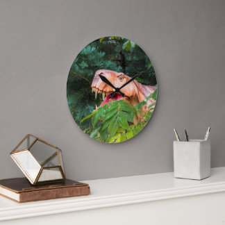 Grande Horloge Ronde Dinosaur in the forest. 
