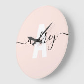 Grande Horloge Ronde Écriture manuscrite Monogramme moderne Nom (Angle)