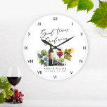 Grande Horloge Ronde Elégant Aquarelle Vin Nouveaux mariés<br><div class="desc">Cette élégante Aquarelle Vin Nouveau Mariés Noms Large Horloge présente un design d'aquarelle magnifiquement artisanal d'un verre de vin et d'une bouteille, ce qui en fait un cadeau idéal pour toute douche nuptiale, anniversaire ou mariage. Cette horloge exquise ajoute une touche de sophistication à tout espace et sert de gardien...</div>