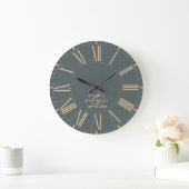 Grande Horloge Ronde Elegant Classic Roman Numerals Typography Wedding (Maison)