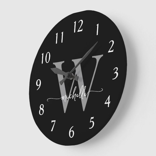 Grande Horloge Ronde Élégant moderne noir gris monogramme Nom Script (Angle)