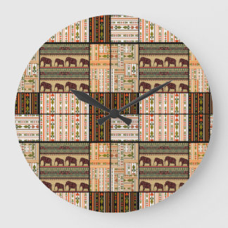 Grande Horloge Ronde Eléphants de Patchwork : Texture ornementale