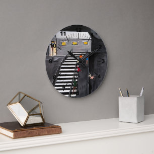 Grande Horloge Ronde Étapes Inutiles Peinture d'Alfred Fox