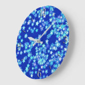 Grande Horloge Ronde Étoiles, tons bleu pâle contre bleu foncé (Angle)