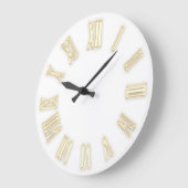 Grande Horloge Ronde Faux Gold Métallic Minimal Chiffres Romains Blanc (Angle)