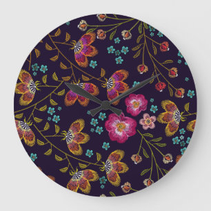 Grande Horloge Ronde Fleurs brodées : mode sans couture motif
