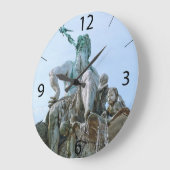 Grande Horloge Ronde Fontaine Neptune à Berlin (Angle)