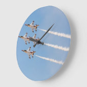 Grande Horloge Ronde Four F-16 Thunderbirds fly in close formation (Angle)