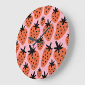 Grande Horloge Ronde Fun fraise, design artisanal sans couture. (Angle)