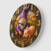 Grande Horloge Ronde Gnome Feeding Pig in Autumn Farm Scene (Angle)