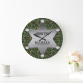 Grande Horloge Ronde Green Camouflage Pattern Shérif Name Badge (Maison)