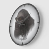 Grande Horloge Ronde gros pied, sasquatch, squatching, boogne clock (Angle)