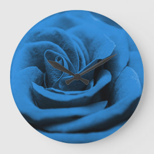 Grande Horloge Ronde Gros plan rose bleue rouge, macro beauté.